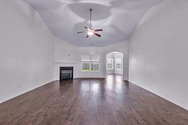 Photo - 402 Derrick Dr