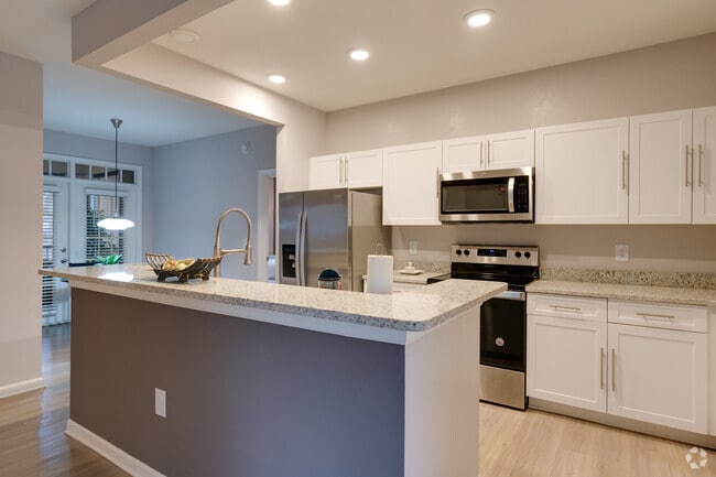 3BR,2BA - 1,635SF