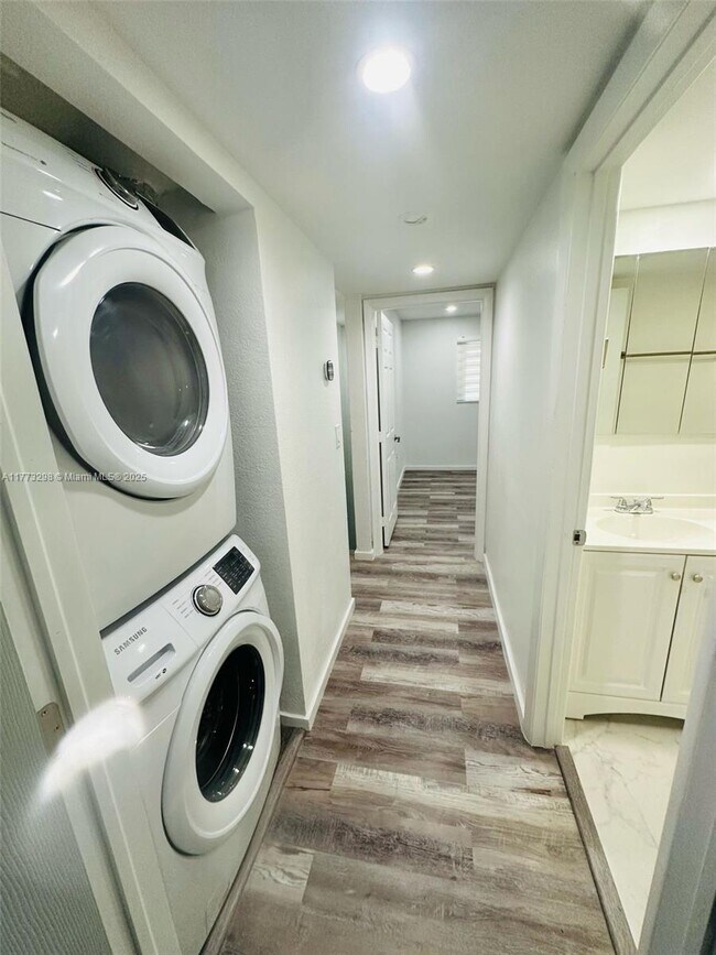 Photo - 14900 SW 82nd Terrace Apartment Unit 14-204