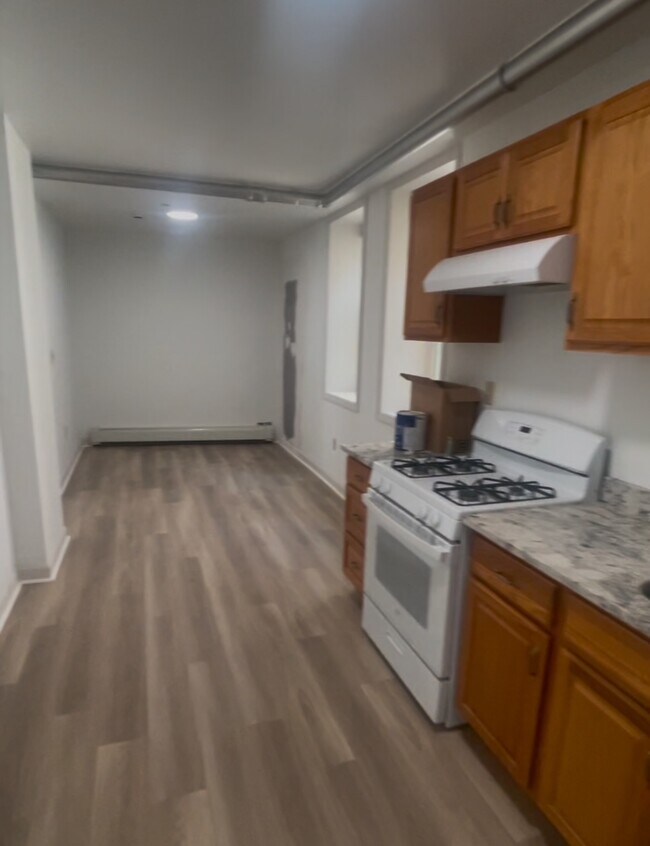 Building Photo - 41 Peterborough St Rental