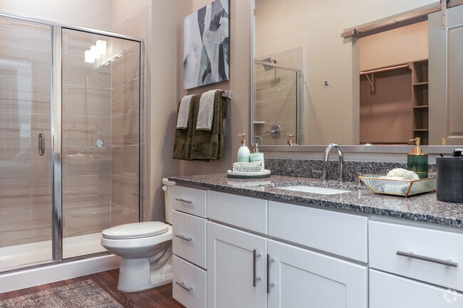 2BR, 2BA - 1028SF - B1 - Master Bathroom