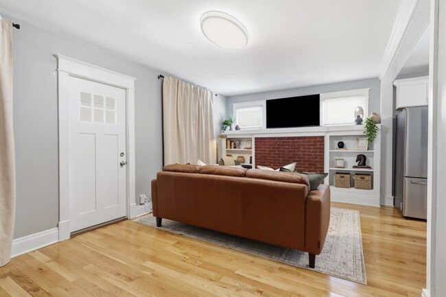 Building Photo - Furnished 3-Bedroom, 2-Bath Apartment in North Buffalo Unit 2