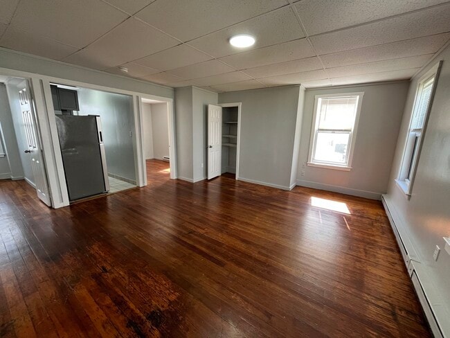 Building Photo - 558 Plymouth Ave Unit 1R