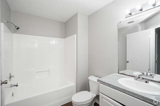 3BR, 2BA - 1,189SF - Bathroom