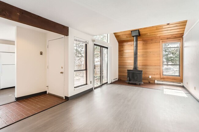 Photo - Updated 2 BED/1 BATH Boulder Condo in Shan... Unit B10