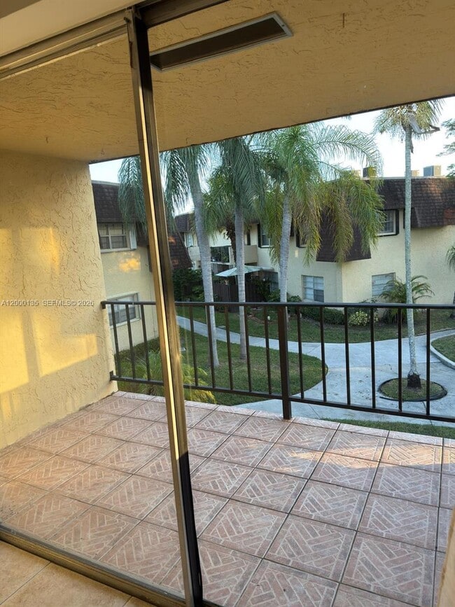 Photo - 9108 SW 137th Ter Unidad 16-3