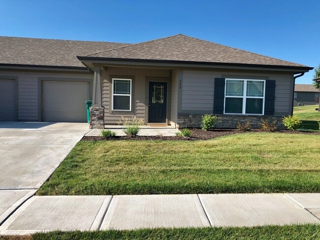 Photo - 2 Bed | 2 Bath | 1 Car Garage; Single Level Attached Villa in Blue Springs