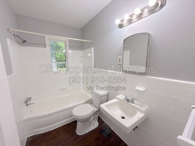 Photo - 1445 Robin Hood Ln