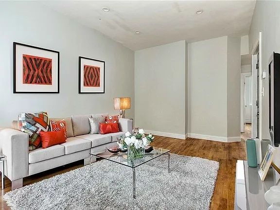 Photo - Cypress Hills, unique and distinctive 1 Bedroom Unit 9G