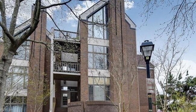 Building Photo - 696 Mowbray Arch Unit 540