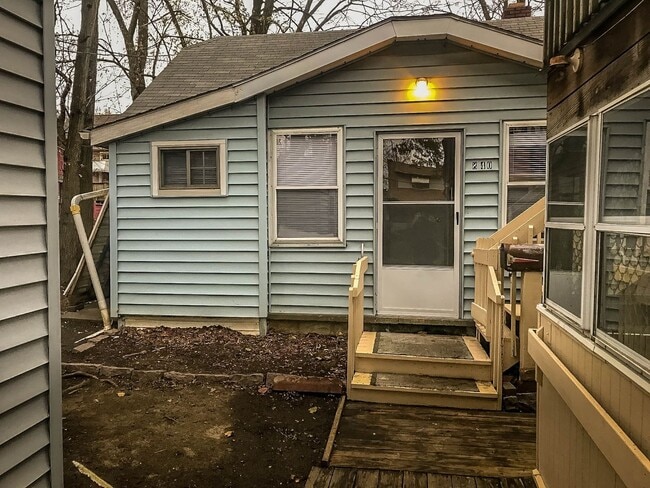 Building Photo - 840 5th Ave Unit 2