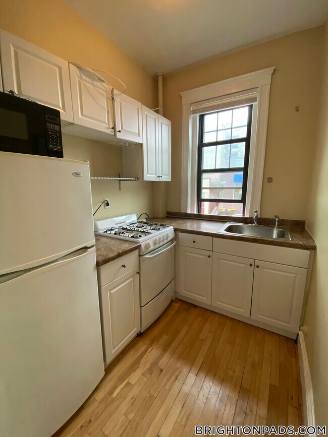 Photo - 1576 Commonwealth Ave Unidad 3