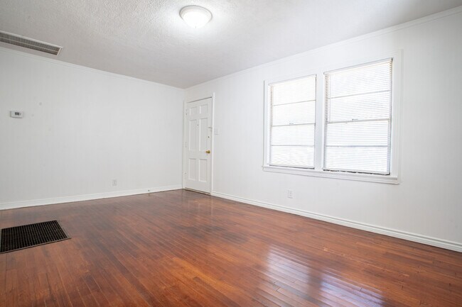 Photo - 3323 W Clarendon Dr