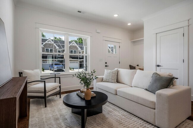 Photo - 211 S High St