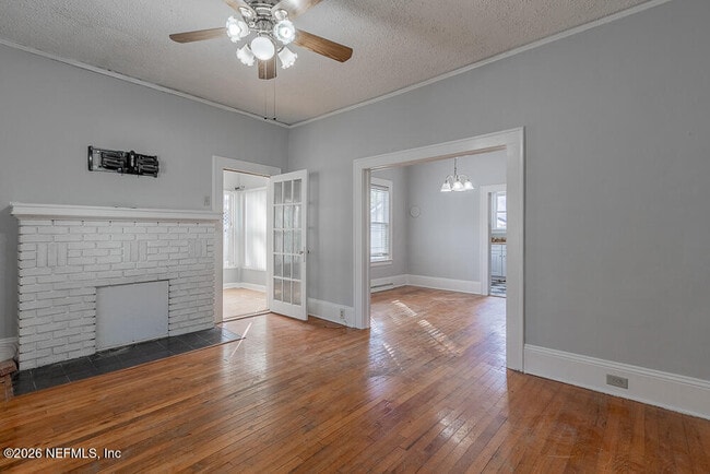 Photo - 1072 Brown St