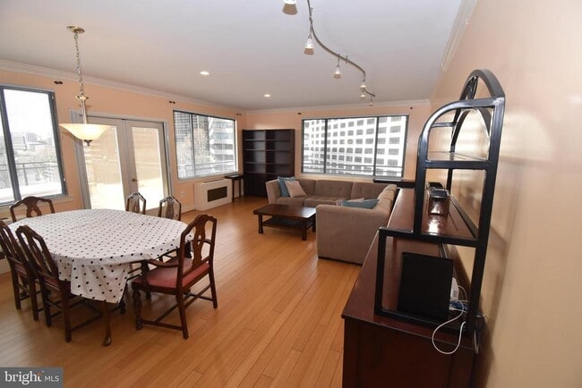 1121 Arlington Blvd Unit 1011