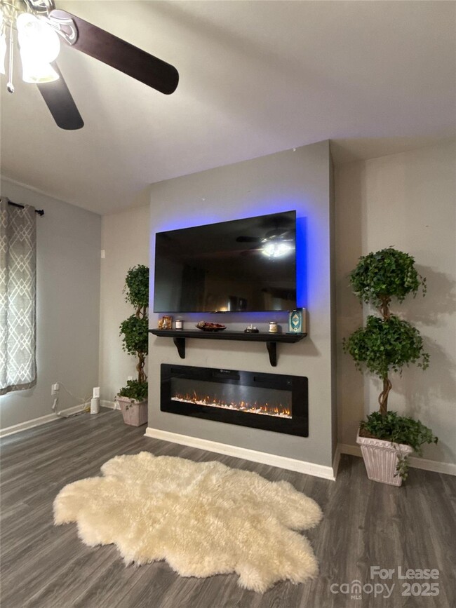 Photo - 10426 Kempsford Dr House