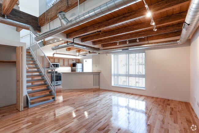 1BR Loft Terrace- 769 SF