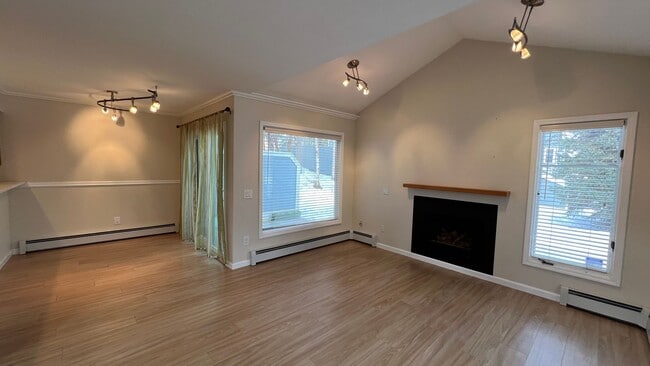 Building Photo - Lovely 2 Bedroom Townhouse Condo W/Garage - Corner Lot - Call Today!