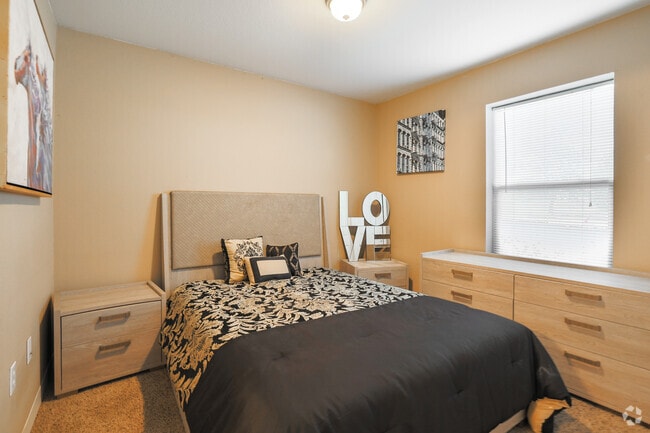 2BR, 2BA - 720SF
