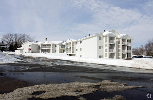 Spring Manor - Spring Manor Apartments