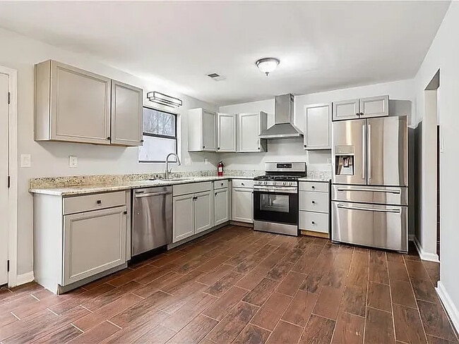 Photo - Room in House on Alicia Ct