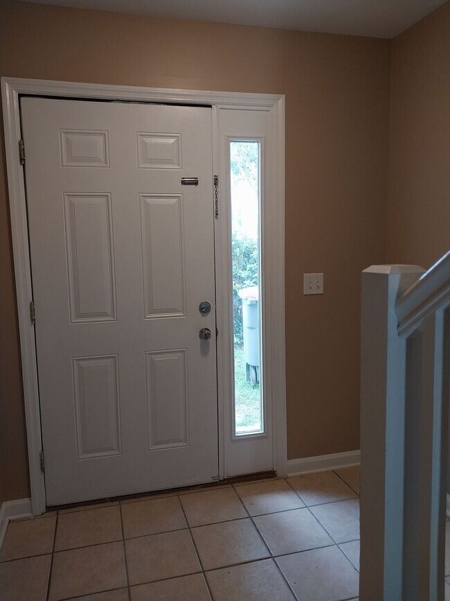 Photo - Cute townhome with 3 bd / 2.5 Bath