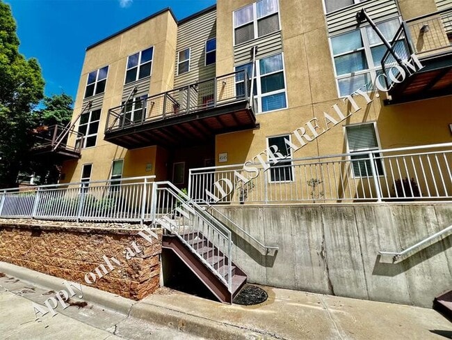 Photo - Beautiful 2 Bed 2.5 Bath Townhome Near The...