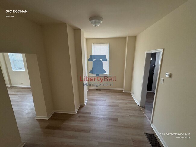 Photo - 5761 Rodman St