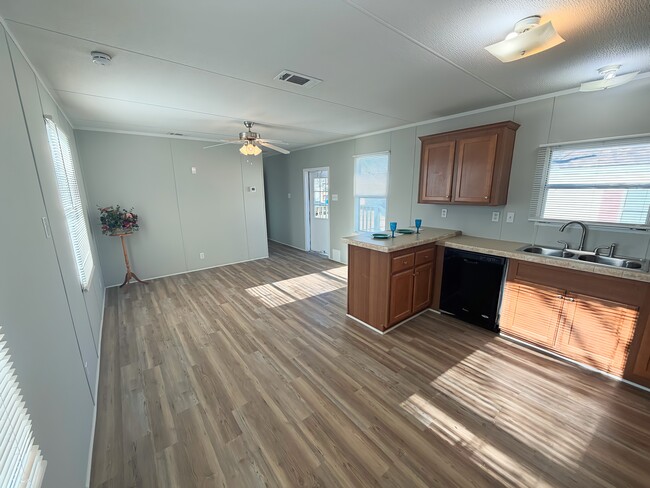 Photo - 110 N Michigan St