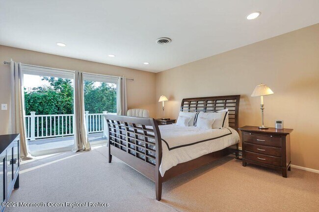 Photo - 45 Roslyn Ct House