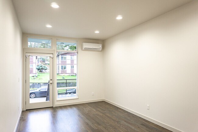 Photo - 3bd/2.5ba Seattle Townhome