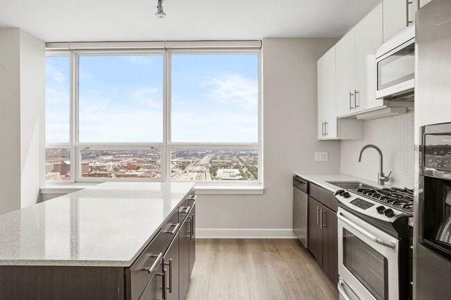Photo - 756 W Adams St