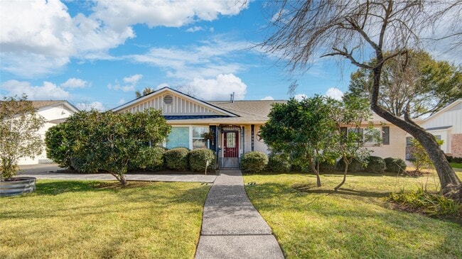 Building Photo - 10303 Greenwillow Dr