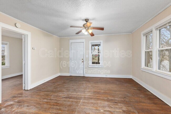 Photo - 950 Merritt St SE