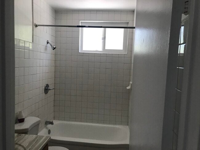 bathroom - Woodbury Manor Apartments