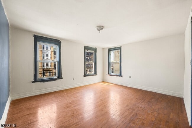 Building Photo - 416 Summer Ave Unit 416 Rental