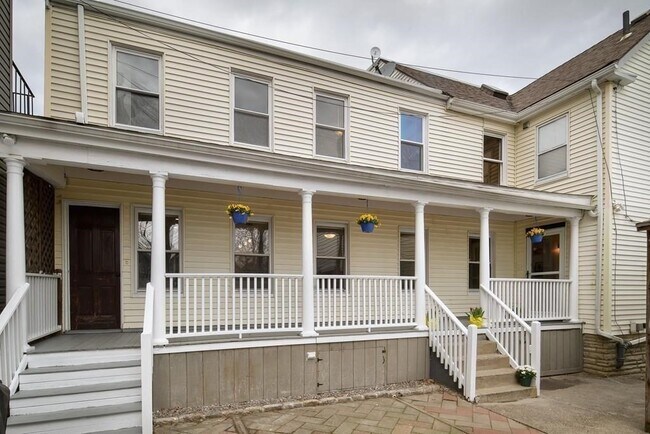 Photo - 144 Brooks St