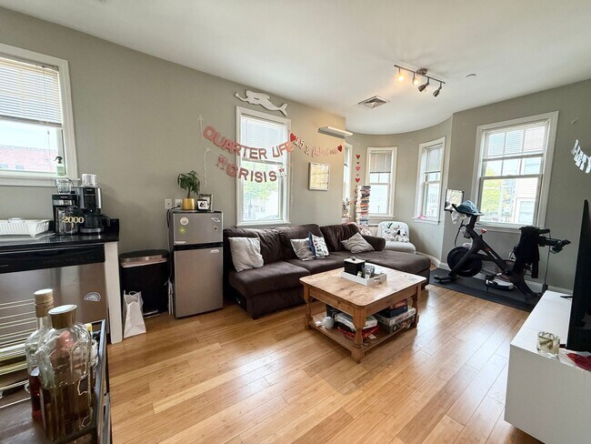 Building Photo - South Boston 4bed / 2bath available 9/1/2026