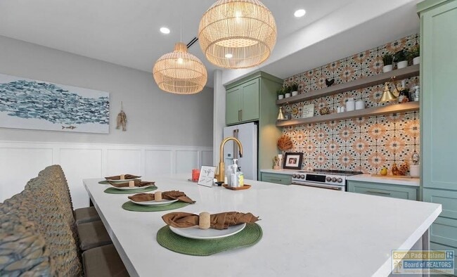 Building Photo - 211A W Mesquite St