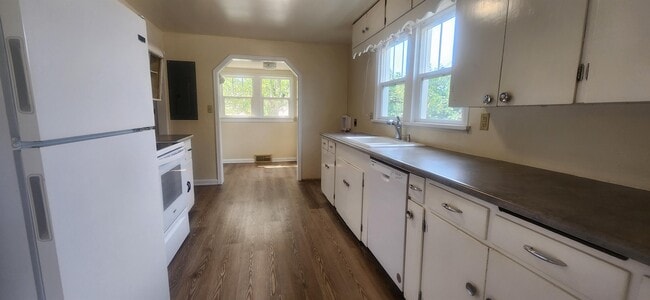 Photo - 405 S 12th Ave