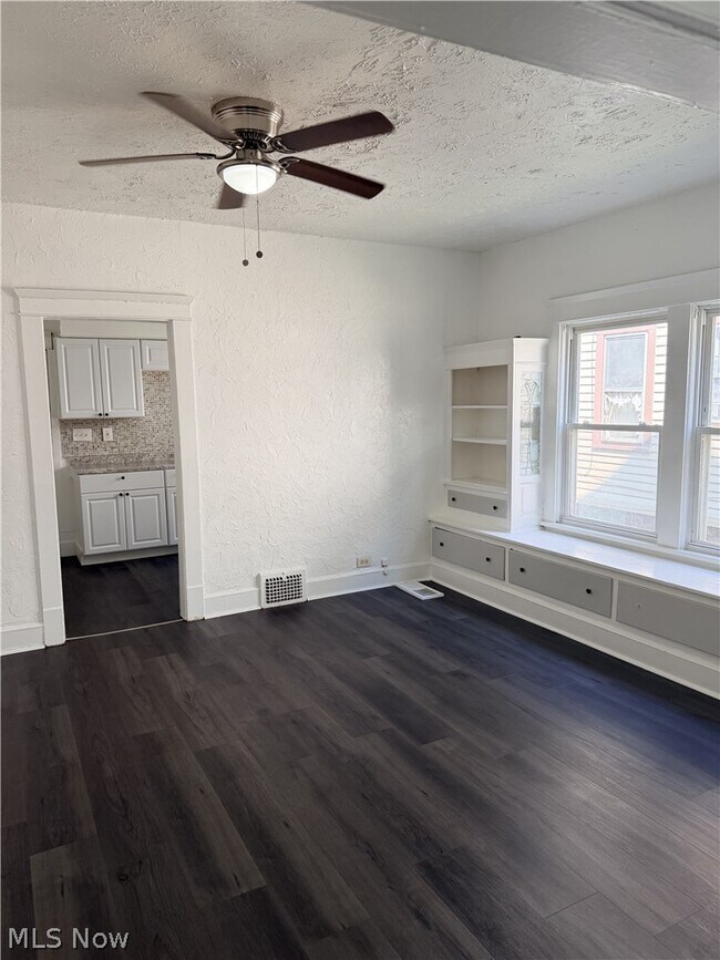 11913 Cromwell Ave Unit Down