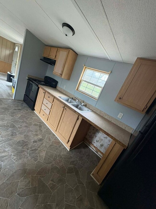 Photo - Spacious 3 Bedroom, 2 Bathroom Home!