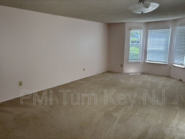 Photo - 133 Tulip Ln