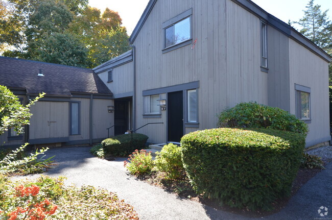 Building Photo - 40 Heritage Village Unit F Rental