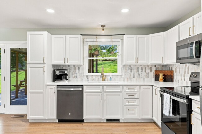 6 Fieldcrest Cir