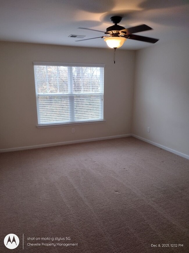 Photo - Beautiful 5 bedroom FOR RENT