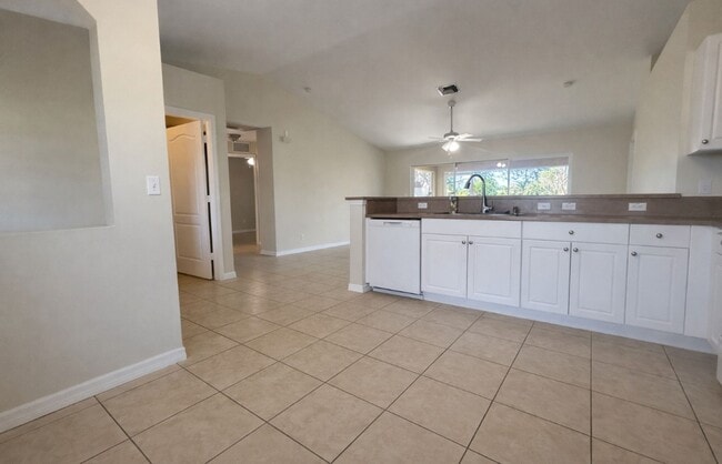 Photo - Pet-Friendly 3-Bedroom Home – Bright, Spacious & Great Location!