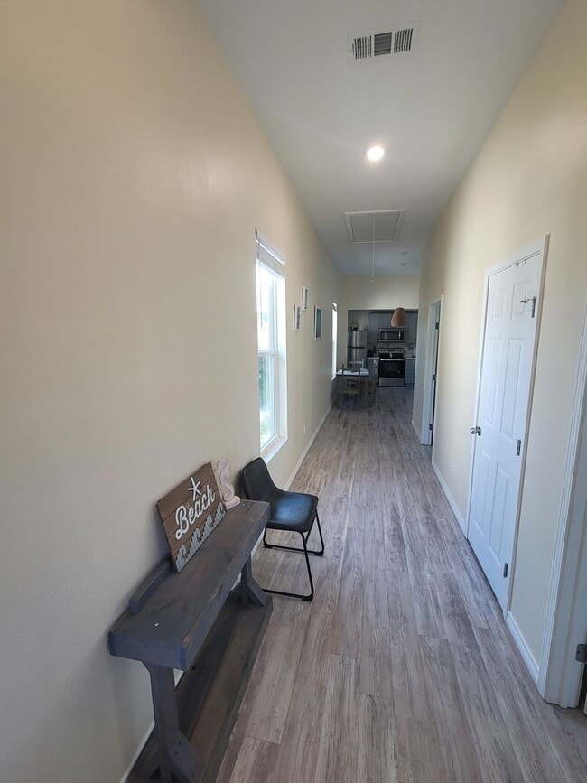Photo - 2 Blocks From Seawall - 2 bed 1.5 bath