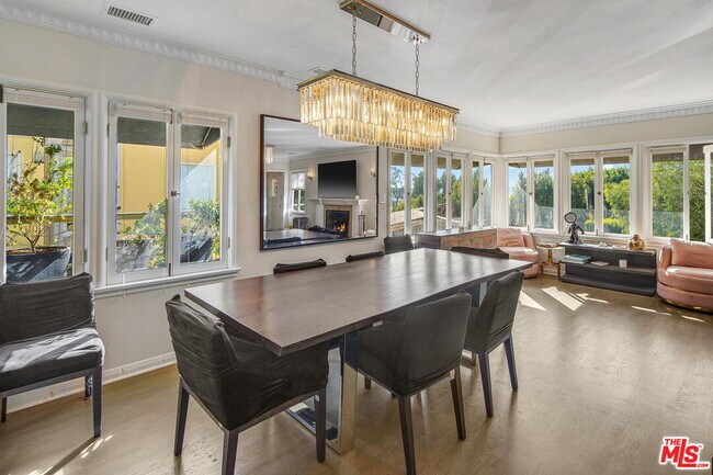 1328 Londonderry View Dr